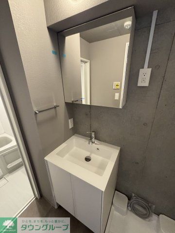 洗面設備　★奇数階・偶数階で木材や壁の色が異なります。