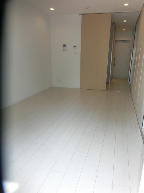 その他部屋・スペース　バルコニーから見た居室