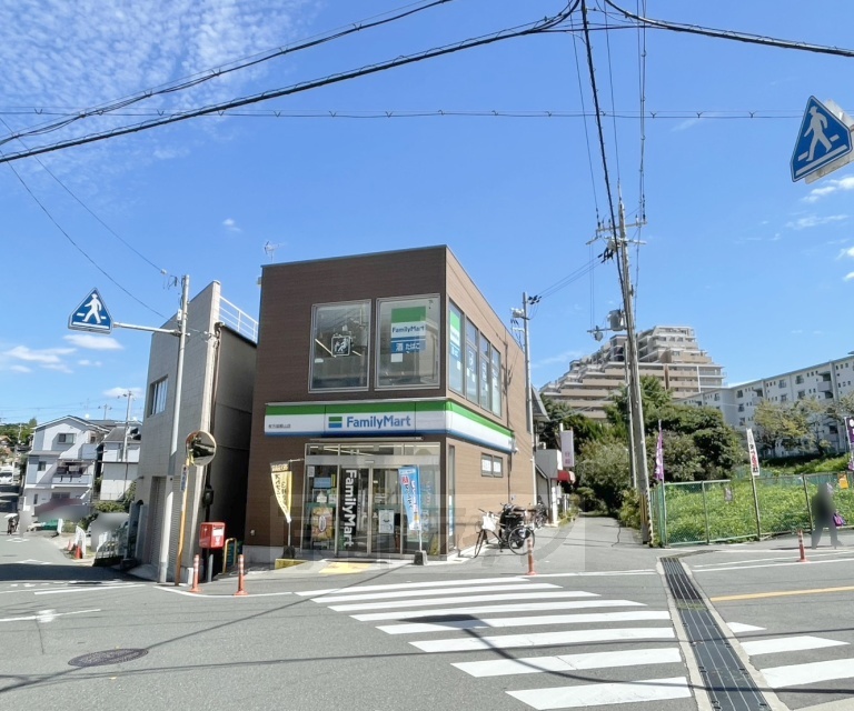 コンビニ　ファミリーマート 枚方御殿山店（コンビニ）まで326m