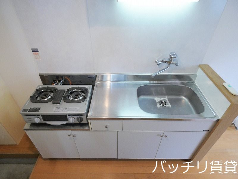 キッチン　別号室写真の為、現況を優先いたします。