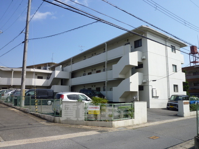京都市伏見区深草大亀谷大山町のマンションの建物外観