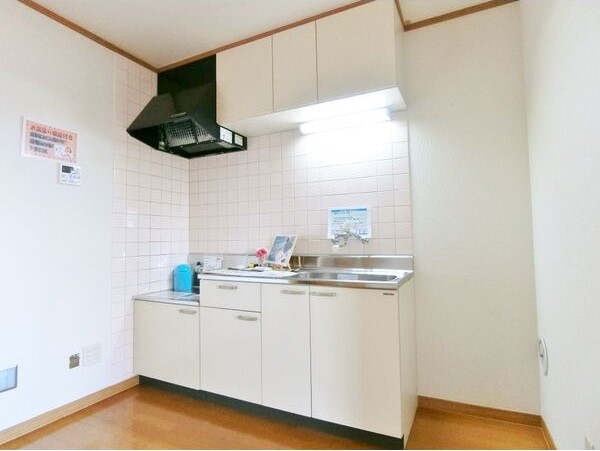 キッチン　近隣にスーパーもあるよ。おつかいは積極的に行こうね。