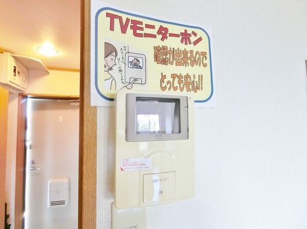 セキュリティ　先ずはモニターチェックしてからドアを開けようね
