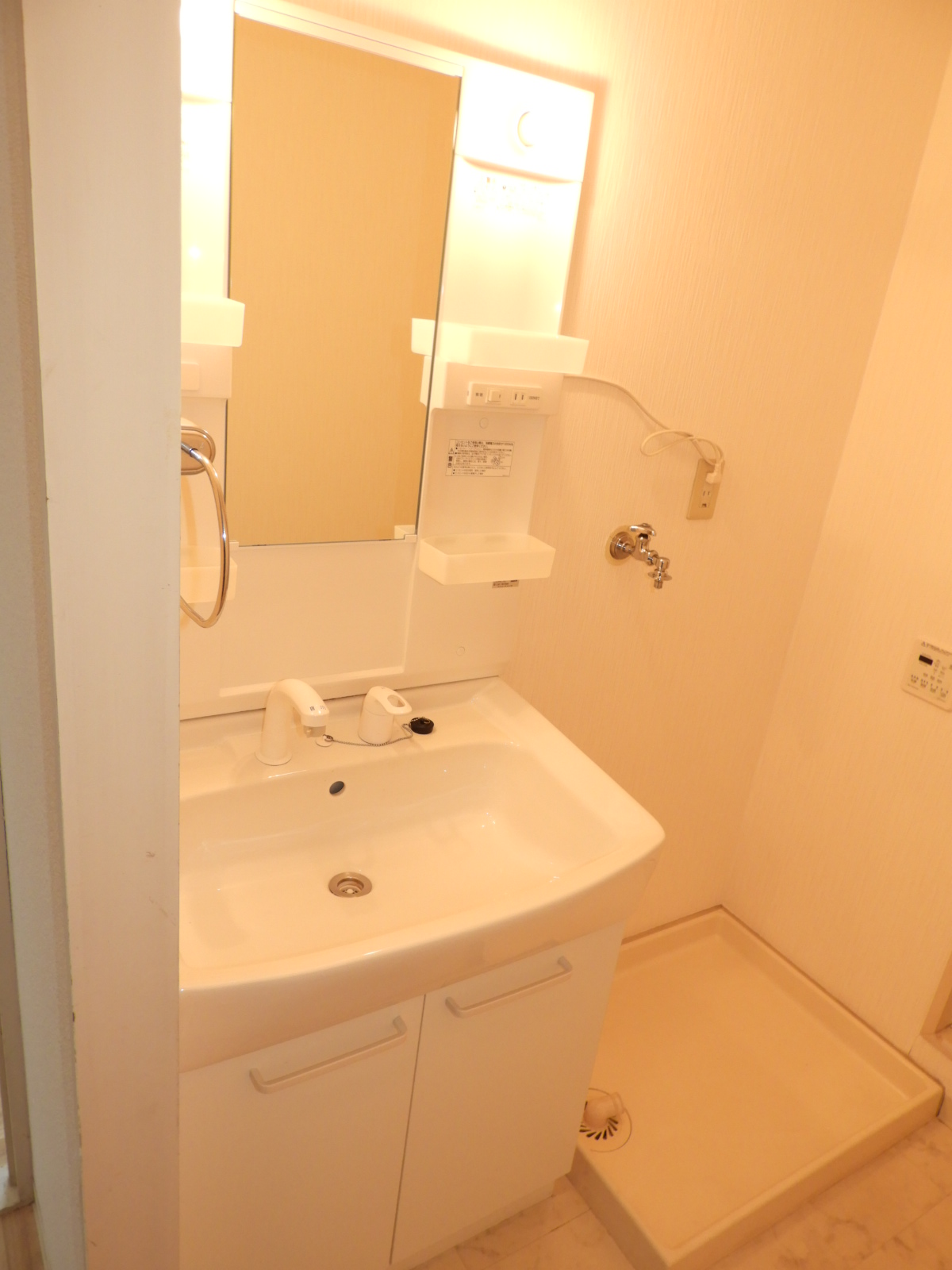 洗面設備　シャンドレ・室内洗濯置き場