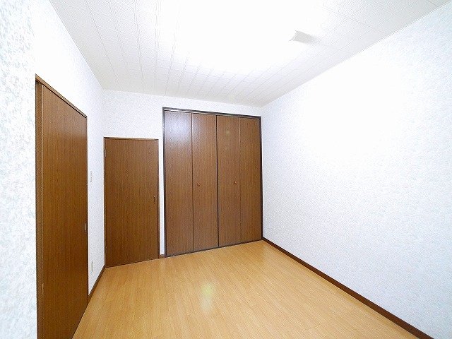 その他部屋・スペース　洋室も明るいですね