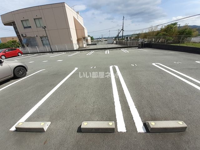 【双葉郡楢葉町大字大谷のマンションの駐車場】