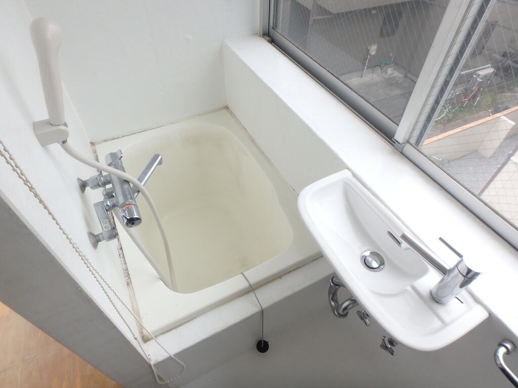 バス・シャワールーム　別室の参考画像です。