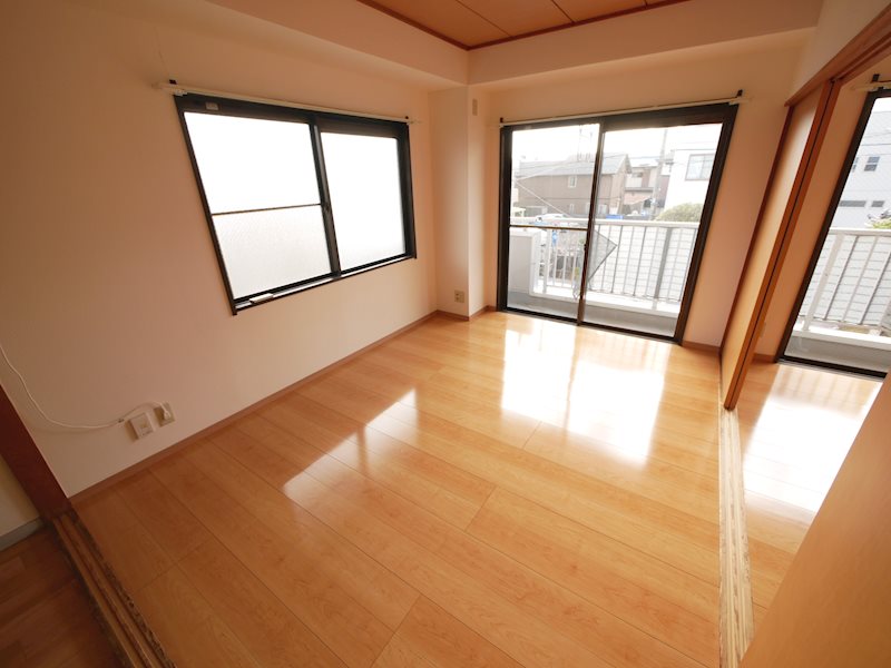 居室・リビング　東側洋室6帖