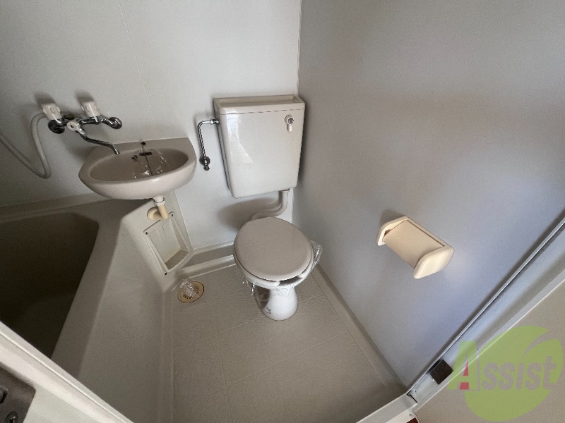 トイレ　トイレはこちらです。シンプルな作りですね。