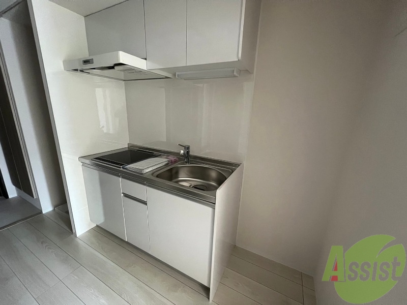 キッチン　一人暮らしには十分な大きさのキッチンですね。