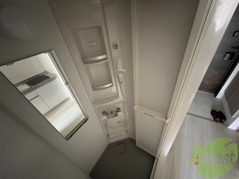 バス・シャワールーム　こちらはお一人暮らしにはちょうどいいシャワールームです。