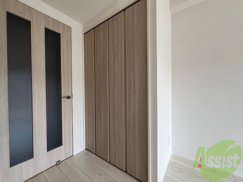 収納　洋室にある収納スペースは十分な広さがあると思います。