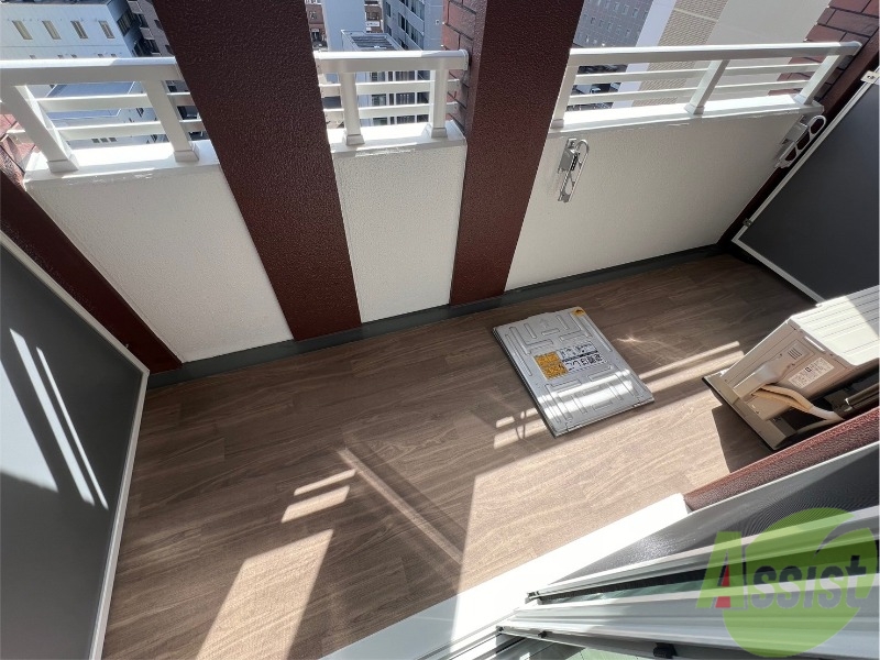 バルコニー　バルコニースペースも広く、洗濯物も問題なく干せそうですね。