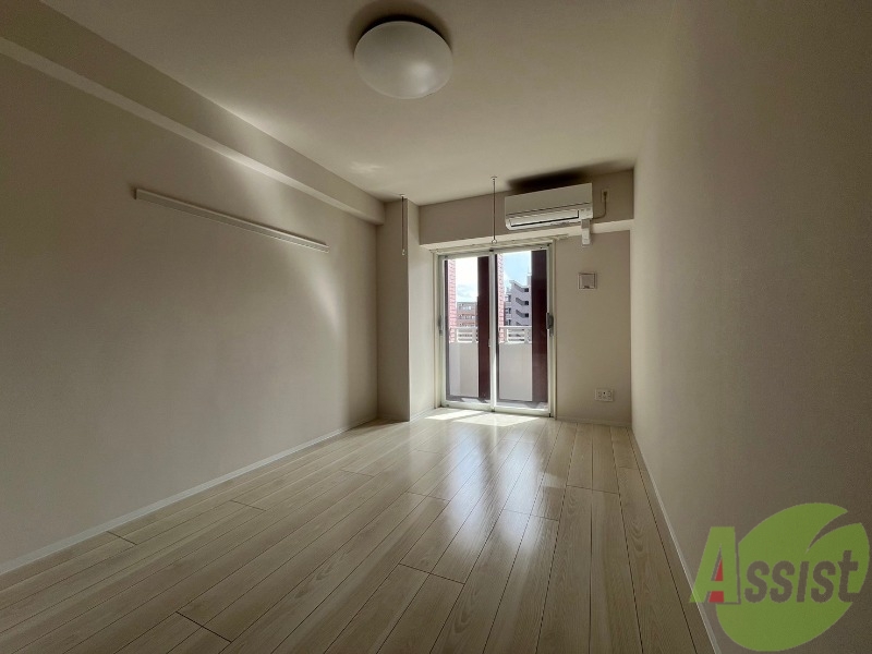 居室・リビング　洋室を撮影しました。白い壁でより広い印象です。