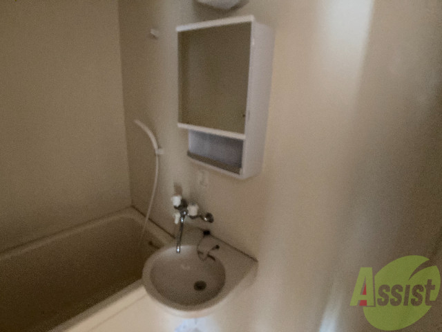 洗面設備　洗面台は浴室にございます。朝の支度はこちらでどうぞ～！