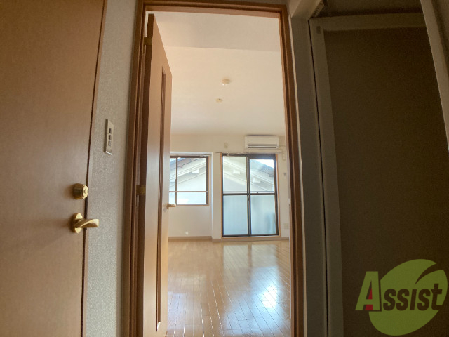 玄関　玄関から撮影しました。リビングが広いので走りたくなりますね！