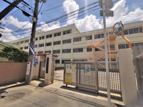 【メゾン・ド・ウッド東新町の小学校】