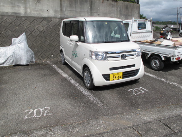 【三島市加茂のアパートの駐車場】