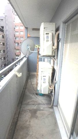 バルコニー　暖かな日差しのふりそそぐバルコニー