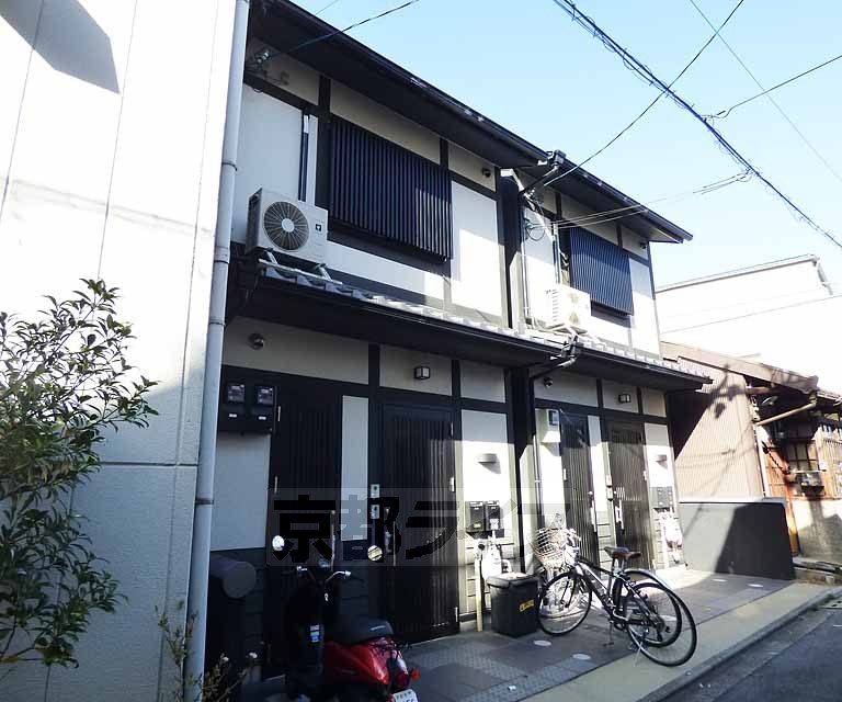 西ノ京円町アパートの建物外観