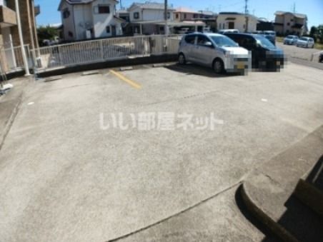 【淡路市久留麻のアパートの駐車場】