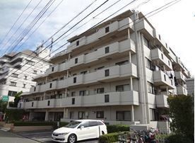 【小平市小川東町のマンションの建物外観】