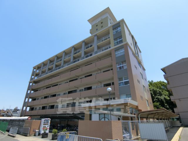 【京都市南区久世東土川町のマンションの建物外観】