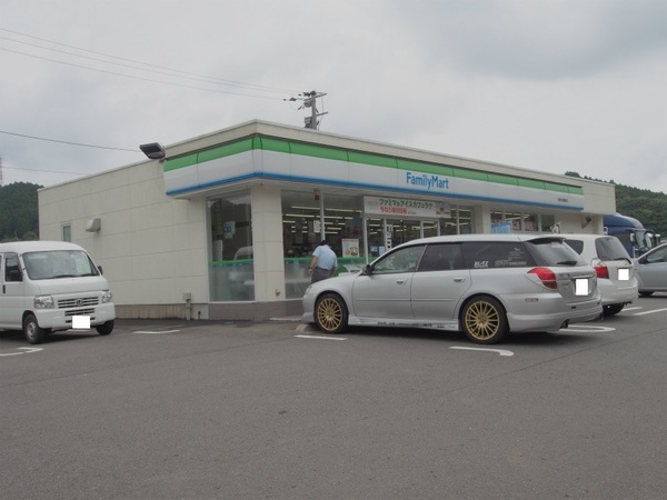 コンビニ　ファミリーマート武雄山内バイパス店（コンビニ）まで209m