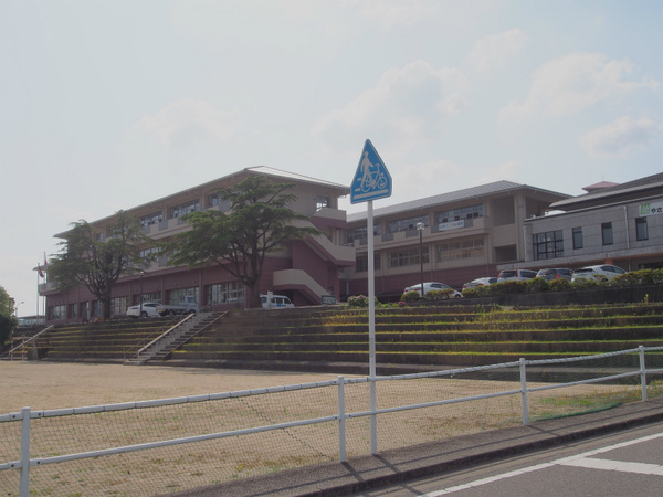 中学校　武雄市立山内中学校（中学校）まで3859m