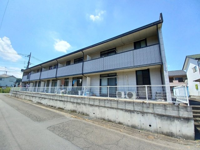 【東松山市山崎町のアパートの建物外観】