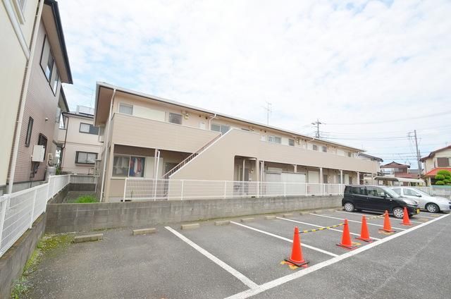 【さいたま市西区三橋のアパートの駐車場】