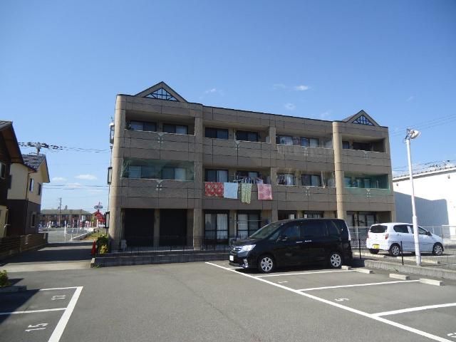 【たつの市龍野町堂本のマンションの駐車場】