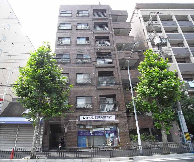 【京都市南区西九条東島町のマンションの建物外観】