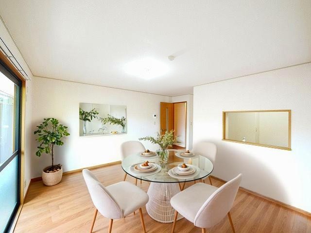 居室・リビング　CGで家具等を配置したもので家具等は含まれません