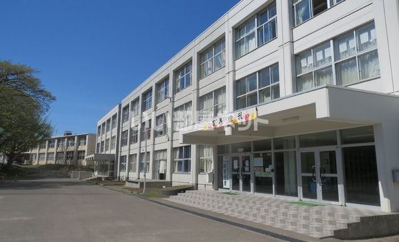 中学校　大曲中学校（中学校）まで361m