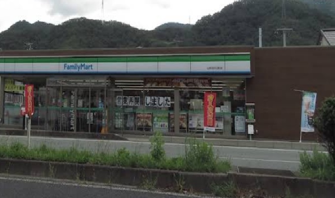 コンビニ　ファミリーマート山形沼の辺町店（コンビニ）まで293m