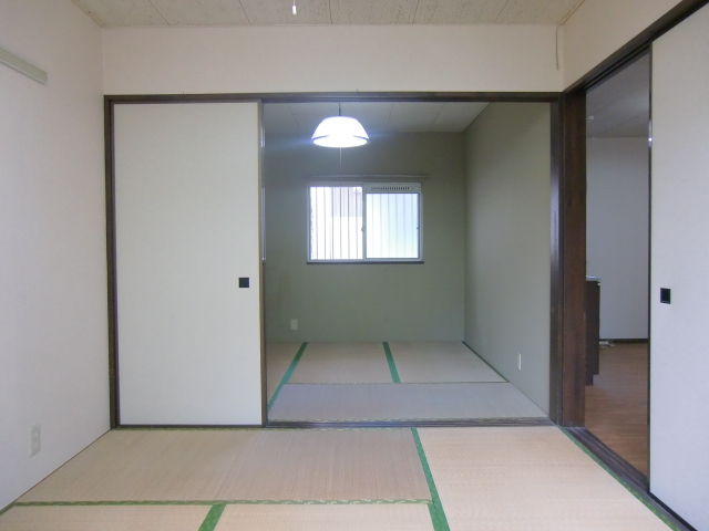 稲葉アパートの居間写真