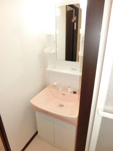 洗面設備　朝便利な独立洗面台です