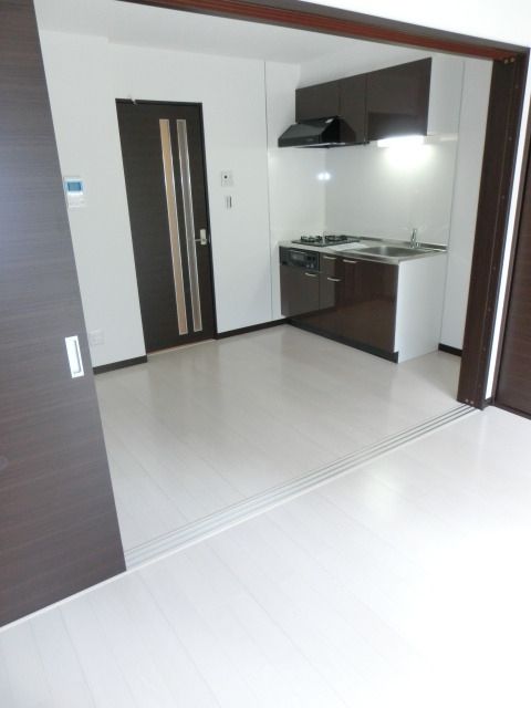 居室・リビング　明るいＤＫです