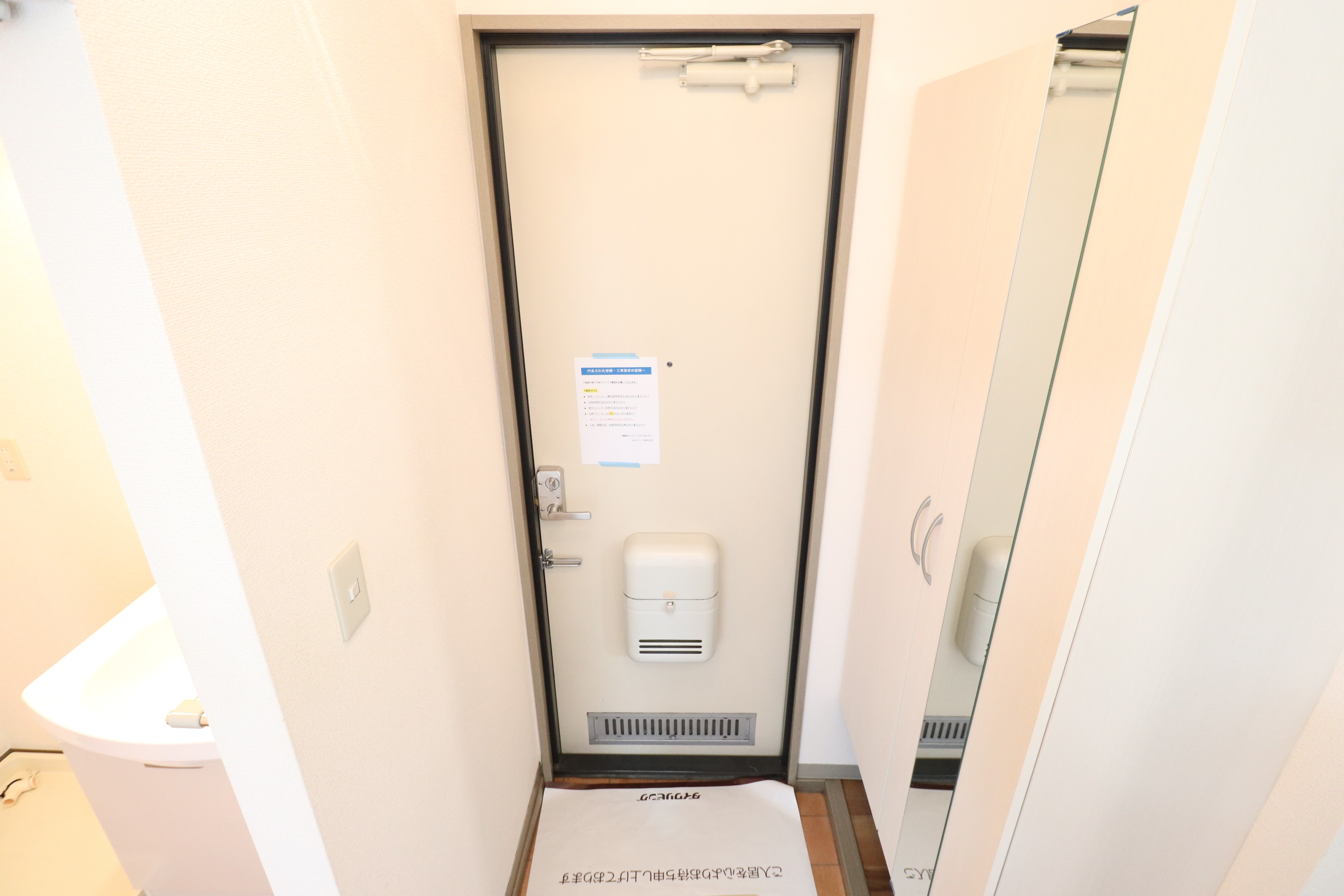 玄関　玄関には、大きな靴箱が設置されています♪