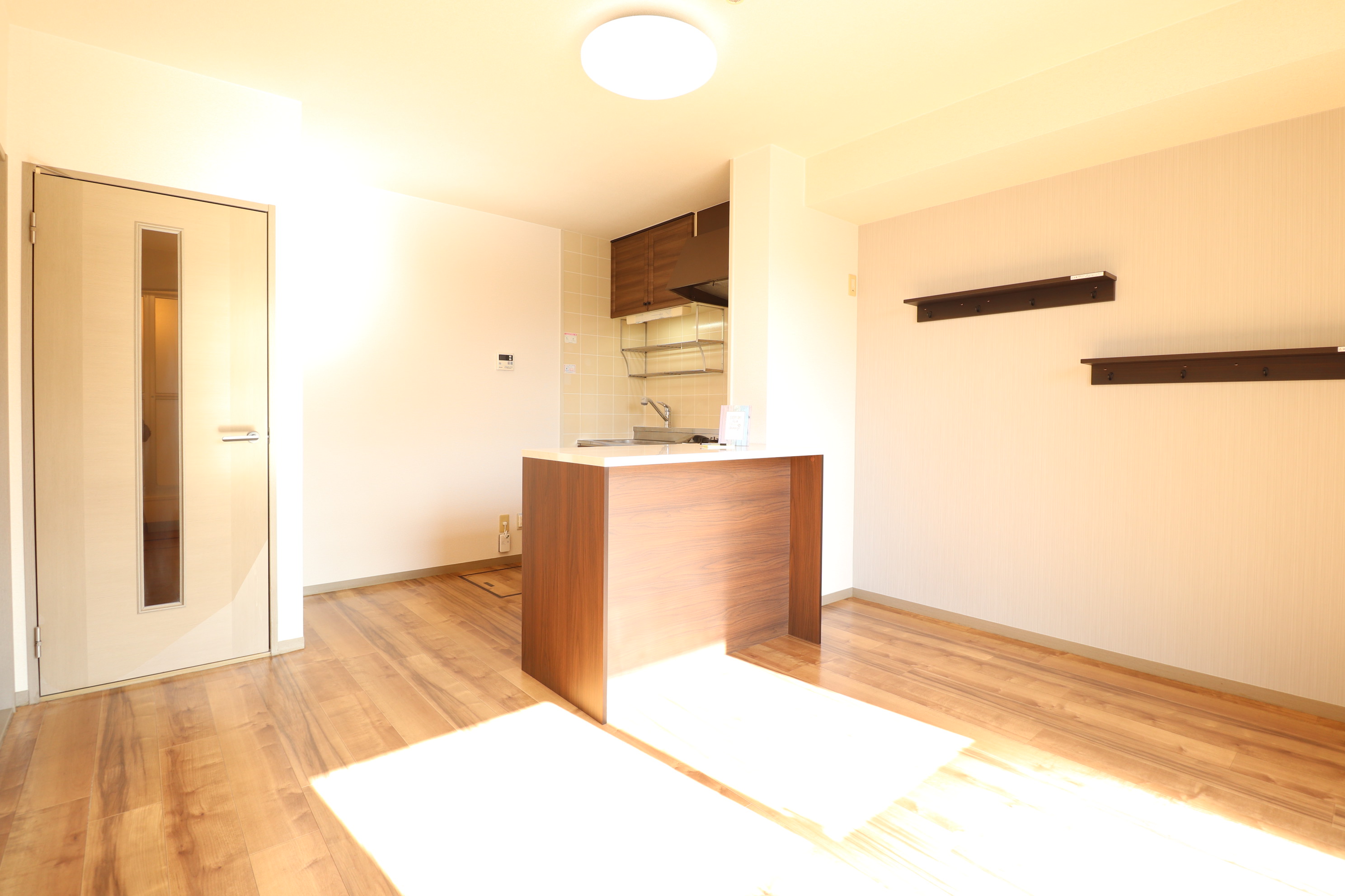 居室・リビング　9.5帖の広々使えるダイニングキッチン♪