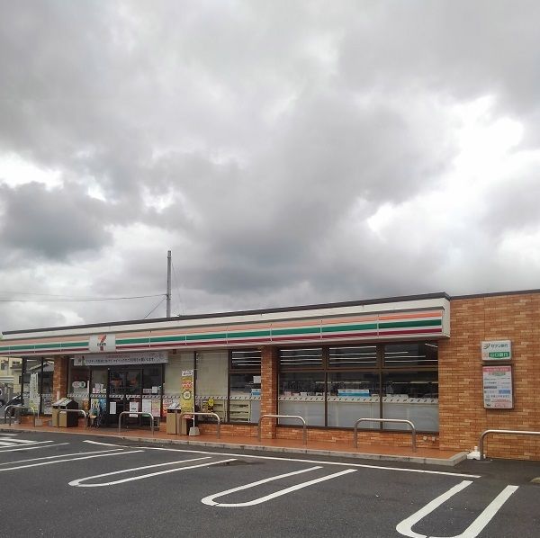 コンビニ　セブンイレブン（コンビニ）まで350m