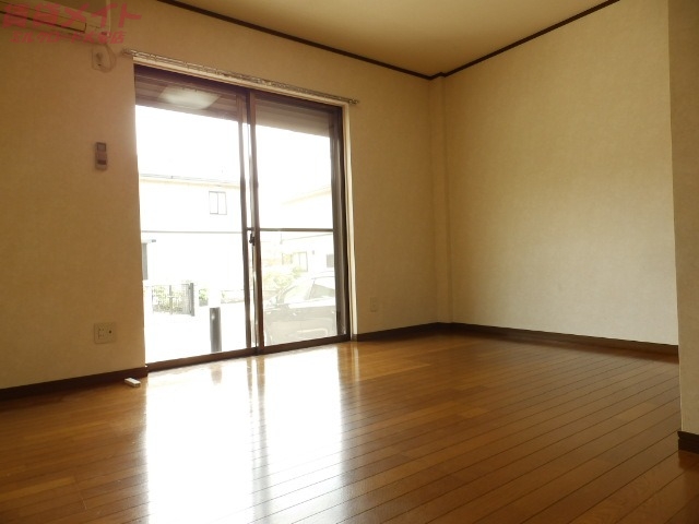 居室・リビング　同物件別部屋反転タイプ