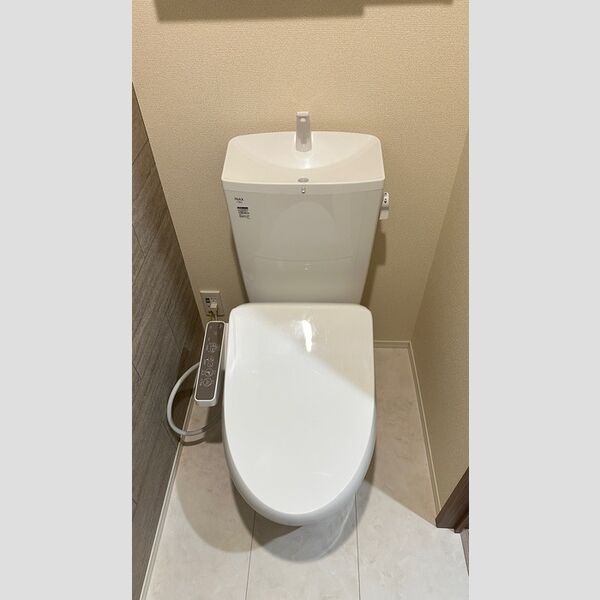 トイレ　温水洗浄暖房便座