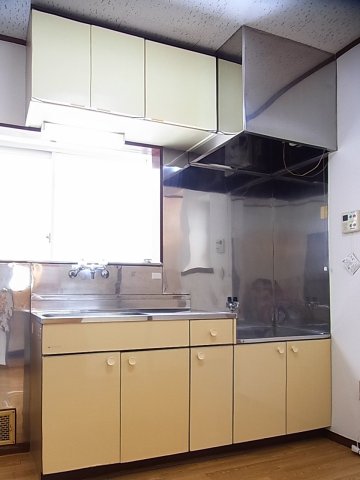 キッチン　※別部屋（201号室）参考画像