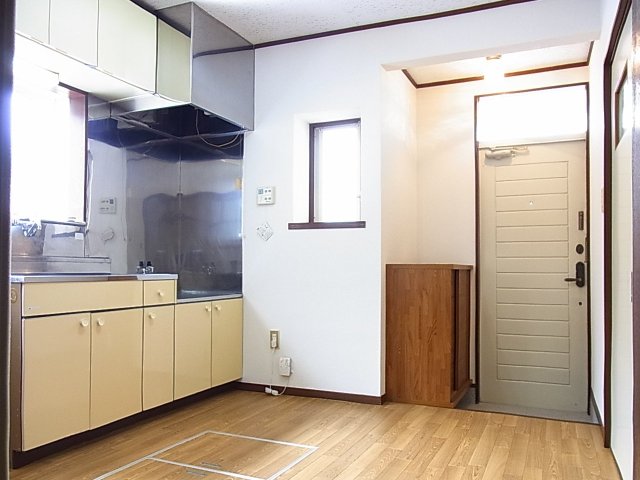 居室・リビング　※別部屋（201号室）参考画像