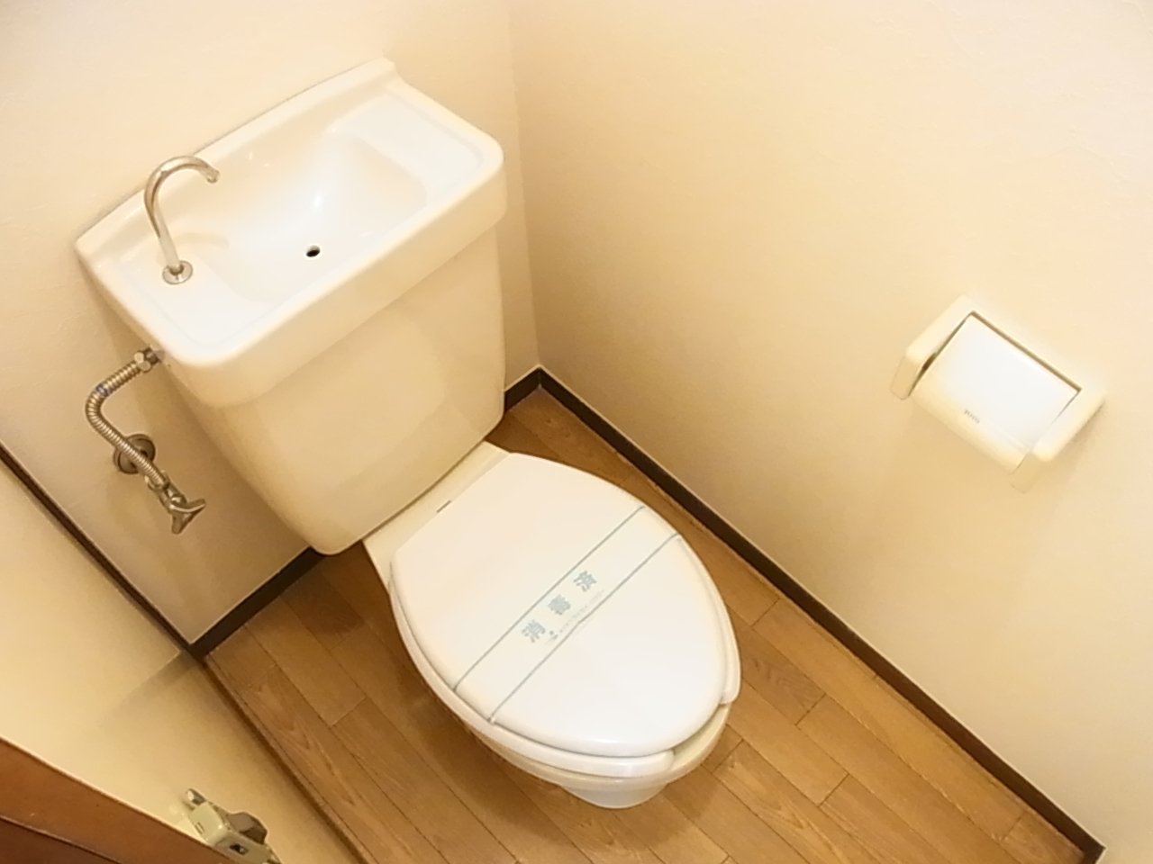 トイレ　※別部屋（201号室）参考画像、102号室洗浄便座になります