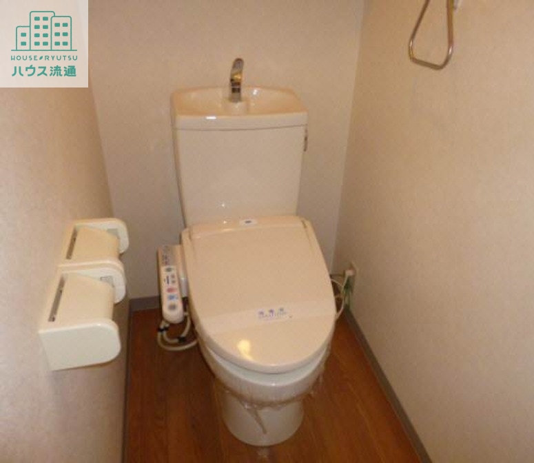 トイレ　※写真は別号室です