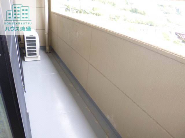 バルコニー　※写真は別号室です