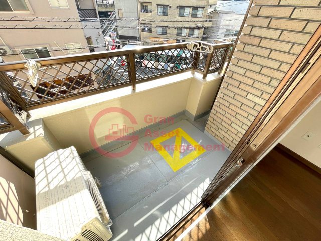 バルコニー　陽当たり良好なバルコニーです